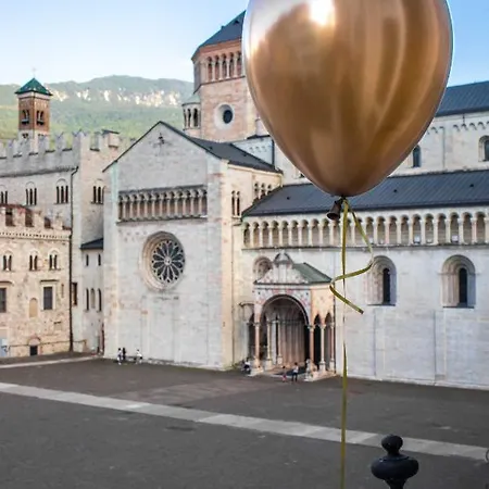 Le Finestre Sul Duomo Bed and Breakfast Τρέντο